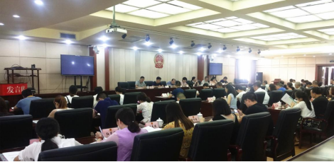 0823 本所杨成斌律师受邀出席“彭州市人大常委会就业促进法培训暨执法检查工作动员大会”讲法167.png